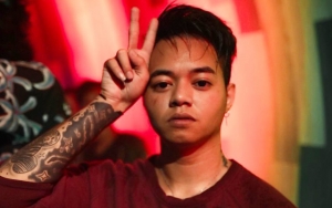 Reza 'Arap' Pakai Piama di Red Carpet Billboard Indonesia Music Awards 2020 Bikin Heboh