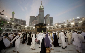 Arab Saudi Setop Umrah Gegara Corona, Potensi Kerugian Sukses Bikin Nyesek
