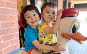 Netizen Ragu Tingkah Polos William Dan Bentley di 'Superman Is Back' Diatur Naskah