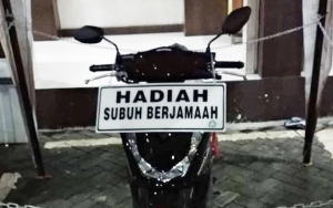 Salat Subuh Berjamaah di Masjid Berhadiah Motor Jadi Sorotan Netizen