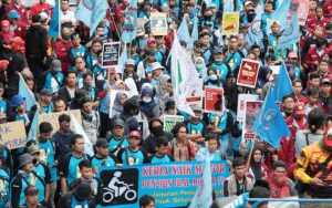 Survei Lokataru Sebut Omnibus Law Neo-Orba, DPR Gencarkan Sosialisasi