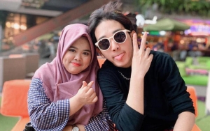 Pacar Rahmawati Kekeyi Kepergok Jalan Bareng Cewek Lain Di Stadion Sepak Bola