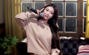 Masih Isolasi Diri Terkait Virus Corona, Kim Chung Ha Siaran Live untuk Jelaskan Kondisinya