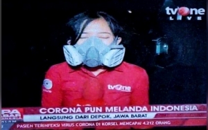 Viral Reporter TV Siaran Soal Corona Pakai Masker Gas, Dokter: Ini Tergolong Fatal