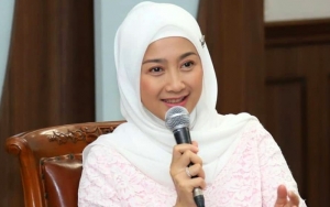 Desy Ratnasari: Berita, Foto, Video, Lirik Lagu, Profil & Bio | Halaman