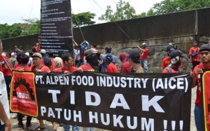 Buruh Mogok Kerja, Produsen Es Krim Aice Lakukan PHK Massal