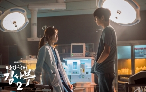 Kocaknya Ahn Hyo Seop Iseng Dorong Badan Lee Sung Kyung Jelang Syuting Ciuman Reset