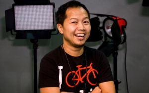Duka Sandhy Sondoro Kabarkan Sang Ayah Meninggal, Rekan Artis Beri Dukungan
