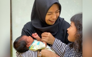 Anak Kedua Tantri Kotak Dirawat Intensif di Rumah Sakit Hingga Tak Boleh Dijenguk, Sakit Apa?