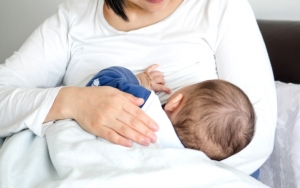 Bahayakan Kesehatan Bayi Hingga Ganggu Produksi ASI, 8 Makanan Ini Dilarang Untuk Ibu Menyusui!