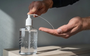 Antisipasi Virus Corona, WO Ini Beri Tamu Undangan Hand Sanitizer Sebelum Salami Pengantin