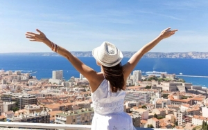Ingin Solo Traveling Tapi Masih Takut? Tenang Saja, Intip 7 Tips Aman Jalan-jalan Sendirian Berikut