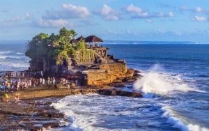 Pariwisata Babak Belur Gegara Corona, Bali 'Menyesal' Anak Tirikan Wisatawan Lokal