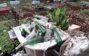 Ada Tumpukan Botol Miras, Makam di Depok Jadi Tempat Dangdutan