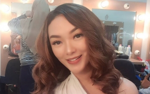 Zaskia Gotik Dulu Miskin, Aksi Tiduri Kasur Lapuk di Rumah Berlantai Tanah Disorot