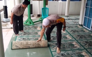 Jadi Media Penularan Corona, Menag Minta Karpet Masjid Digulung