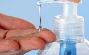 Perusahaan Minyak Arab Saudi Tuai Kecaman Usai 'Sulap' Pekerja Migran Jadi Hand Sanitizer