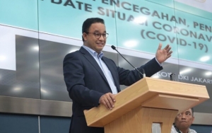 Anies Ancam Lockdown Jakarta Jika Warga 'Bandel' Berkeliaran di Luar Rumah