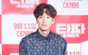 Lee Kwang Soo Pakai Kruk Syuting 'Running Man', Agensi Beber Kondisi Kesehatan