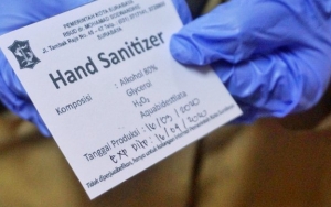 Cegah Corona, Pemkot Surabaya Bagikan Hand Sanitizer Buatan Sendiri ke Masyarakat