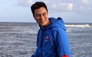 Baim Wong Kembali Bikin Kagum Saat Gercep Bantu Driver Ojol Ibu-ibu yang Kehilangan Motor
