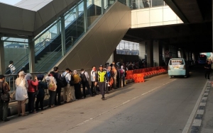 Ditegur Jokowi, Anies Cabut Pembatasan Transportasi Publik