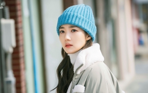 Wajah Lelah Park Min Young Disorot di Postingan Syuting 'When the Wheater is Fine'