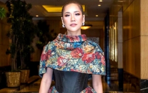 BCL Berkerudung Cantik 'Peluk' Ashraf, Kondisi Janggal Putranya di Pemakaman Terkuak