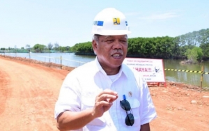 Ponsel Pintar Menteri Basuki Saat WFH Bikin Salfok Warganet, PUPR Beri Klarifikasi