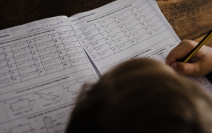 PR Menggunung Bikin Siswa Stres, KPAI Duga Guru Tak Paham Konsep Home Learning