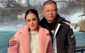 'Ditegur' Yuni Shara, Krisdayanti Santuy Ciumi Raul di Area Rawan Corona