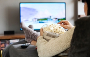 10 Rekomendasi Tontonan Menarik Di Netflix Dan Iflix, Cocok Jadi 'Teman' Selama 'Di Rumah Aja'