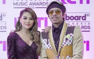 Kerja Dari Rumah, Atta Halilintar Malah Tampil Dengan Bando Dan Masker Ditertawakan Aurel Hermansyah