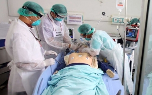 3 Dokter Meninggal Diduga Terinfeksi Pasien Corona Banjir Julukan 'Pahlawan Kemanusiaan'