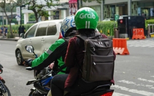 Cegah Penyebaran Corona, 600 Driver Ojol di Surabaya Disemprot Disinfektan