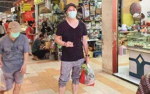 Bertrand Antolin Dituding Sengaja Pakai Masker Ke Pasar Untuk Hindari Fans
