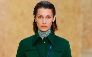 Bella Hadid Pose Seksi Ajak Publik Lakukan Social Distancing
