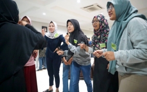 Stafsus Jokowi Sebut Milenial Generasi Penular Terbesar Corona