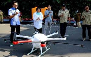 Tekan Sebaran Corona, Risma Kerahkan Drone Disinfeksi Surabaya