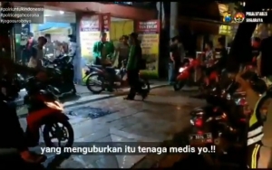 Begini Aksi Polwan Surabaya Bubarkan Gerombolan Pemuda Yang Nekat 'Tantang' Corona