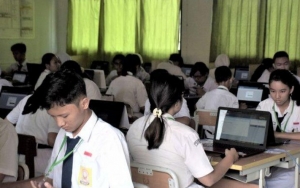 UN 2020 Ditiadakan, Netizen Bakal Rindukan 'Sambatan' Para Siswa Pasca Ujian