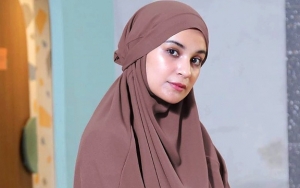 Di Rumah Aja, Kecenya Foto OOTD Shireen Sungkar yang Tenteng Tas Ratusan Juta