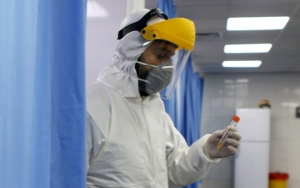 Viral Pria Main Skateboard Pakai Hazmat, Ikatan Dokter Indonesia Beri Kecaman