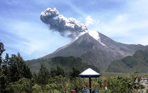 Muntahan Abu Merapi Capai 5000 M, Bandara Solo dan Yogyakarta Tetap Beroperasi