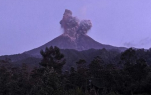 Video Detik-Detik Merapi Meletus Disusul Hujan Abu