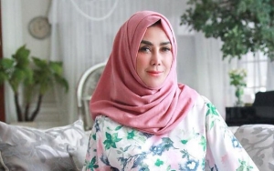Ibunda Raffi Ahmad Pamer Foto Lawas Bareng Tiga Anaknya, Dipuji Bak Adik-Kakak