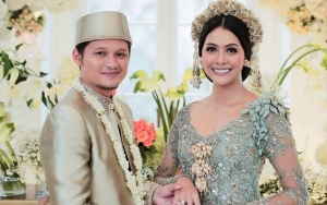 Stay At Home, Syamsir Alam dan Bunga Jelitha Rajin Berjemur Hindari Corona