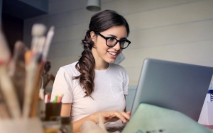 Karantina Mandiri COVID-19 Tak Jadi Halangan Buat Tingkatkan Skill, Yuk Ikut 7 Kelas Online Ini!