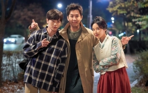Hwang Jung Eum Ngegas, Sungjae BTOB Dikerumuni Ibu-Ibu di Teaser 'Mystic Pop Up Bar'