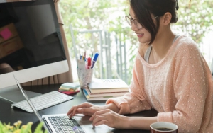 Ikuti 7 Tips Ini Untuk Jaga Berat Badan Selama WFH Karena Virus Corona, Dijamin Timbangan Aman!